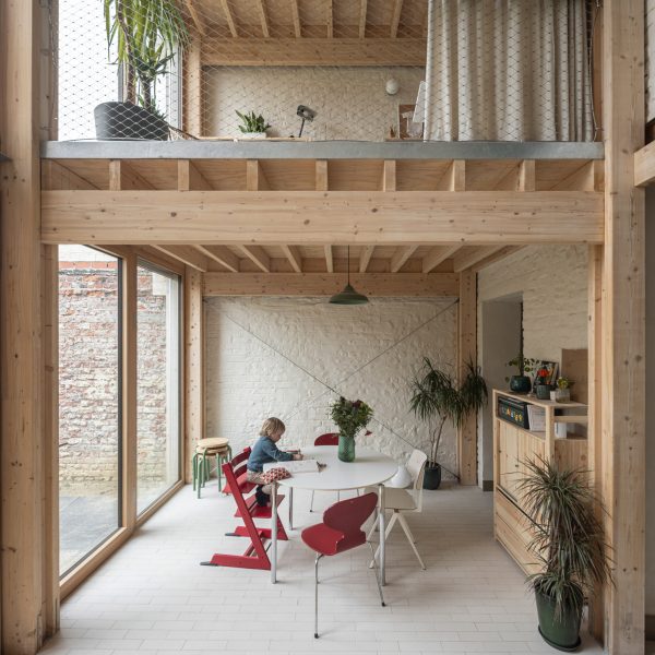 Living space by Hé! featuring a child at a table