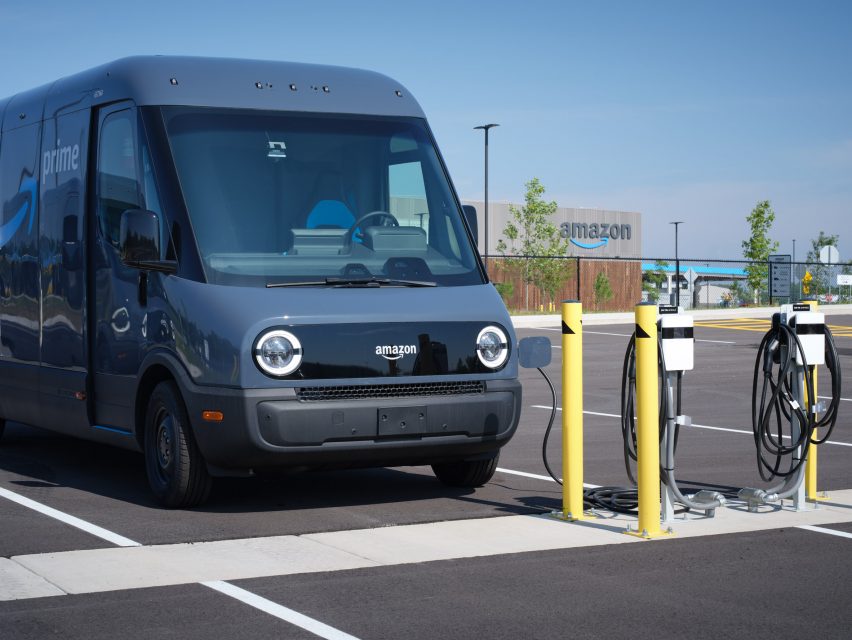 Electric vehicle charging station