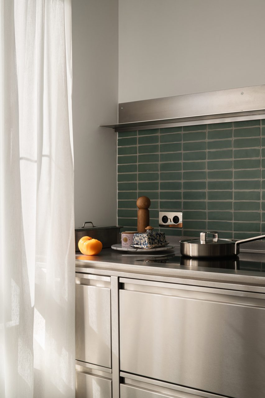 Apartment in Antwerp designed by Weinbenami