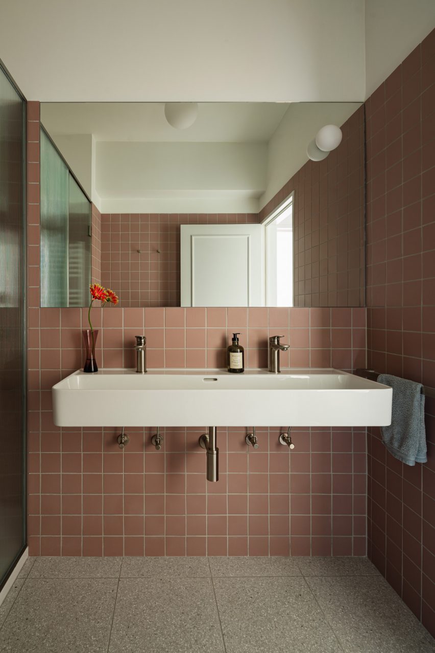Apartment in Antwerp designed by Weinbenami