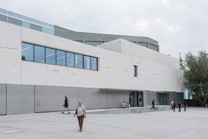 Embossed facade of cultural centre by Asif Khan