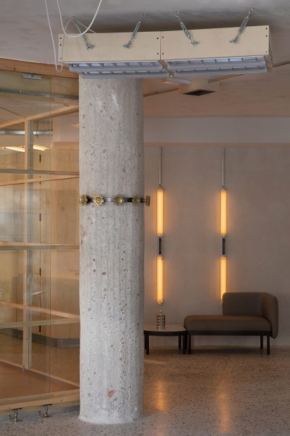 Concrete column in CoLab showroom by Lucas Muñoz for Sancal
