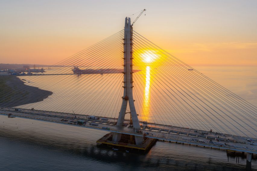 Cable-stayed bridge in Taiwan under construction