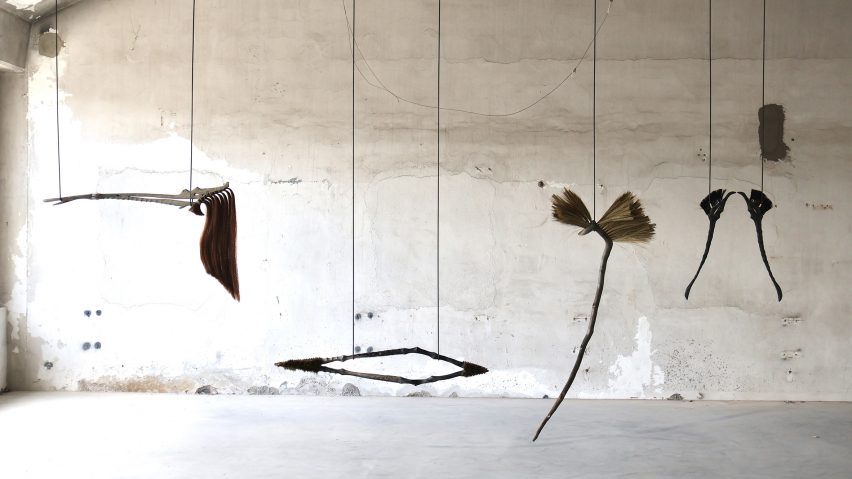 Tenderlymilitant.exe, a student project with four suspended brooms by Anna Zoe Hamm