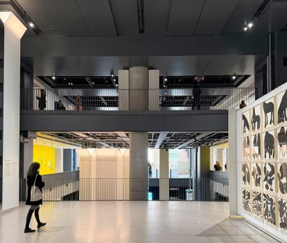 Moving gallery spaces in Paris museum