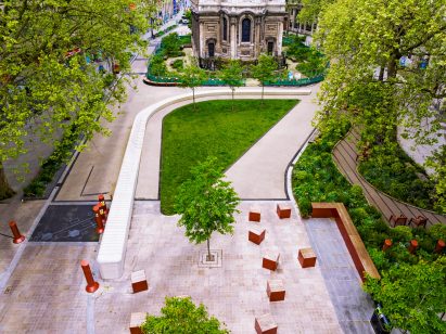 Curving, undulating benches