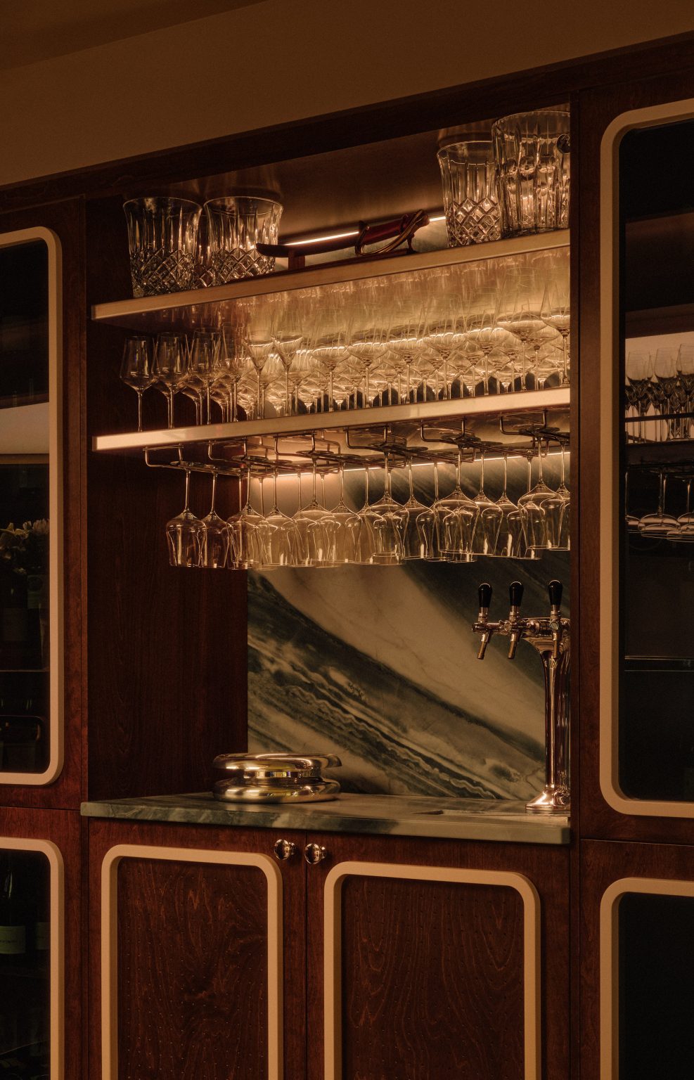 Limousine by Ivy Studio