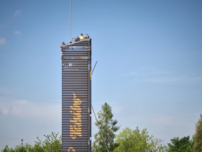 Viewing tower made from shipping containers by Atelier-r