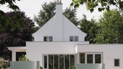 Surrey country house renovation by Medium
