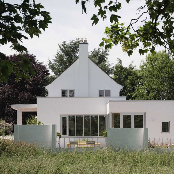 Surrey country house renovation by Medium