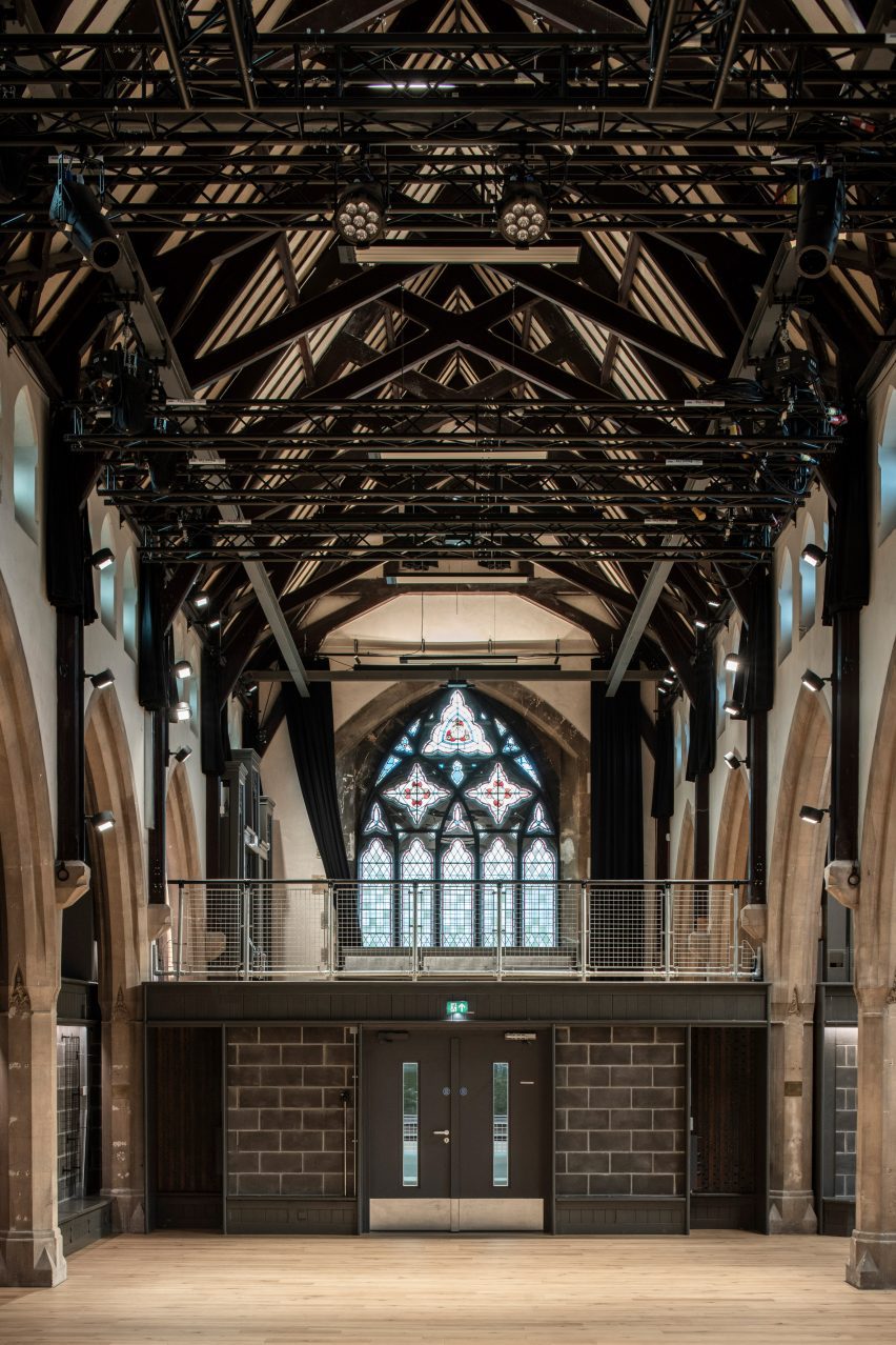 Mezzanine level in church