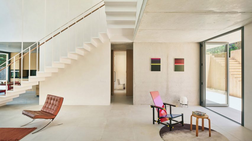 House in Cala Tamarit by Rául Sánchez Architects
