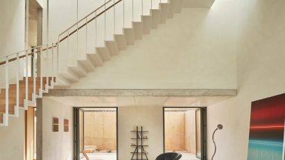 House in Cala Tamarit by Rául Sánchez Architects