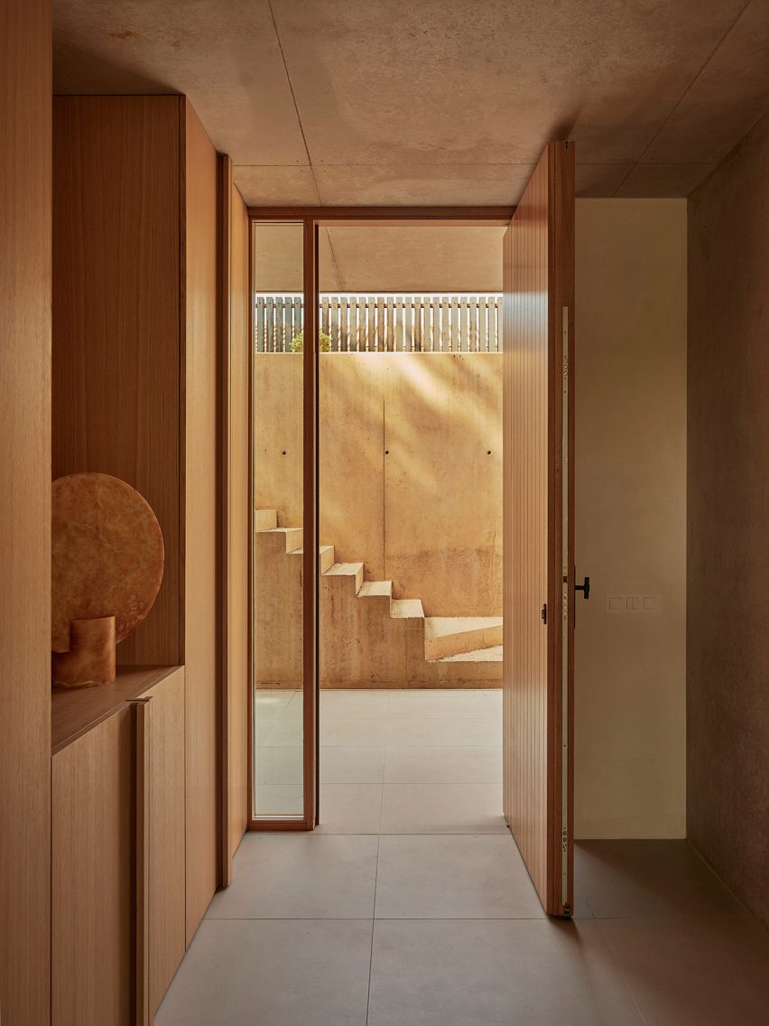 House in Cala Tamarit by Rául Sánchez Architects