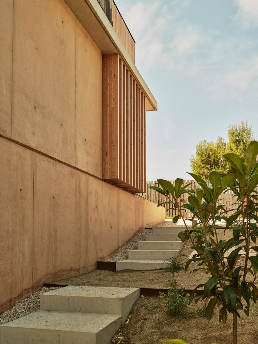 House in Cala Tamarit by Rául Sánchez Architects