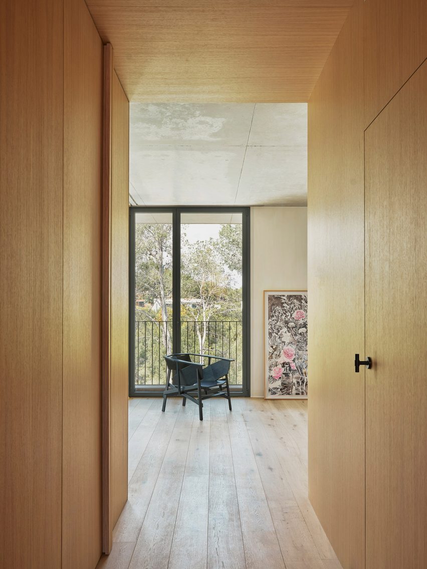 House in Cala Tamarit by Rául Sánchez Architects