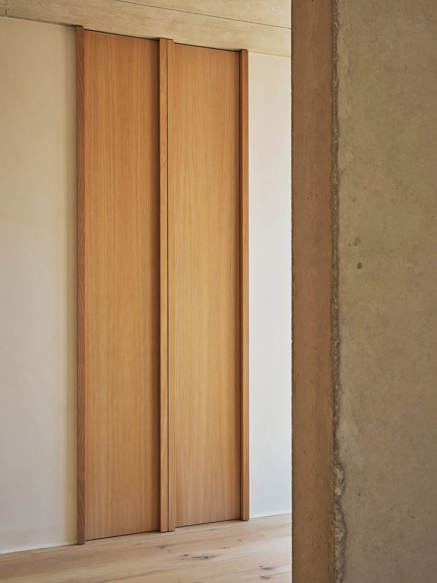 House in Cala Tamarit by Rául Sánchez Architects