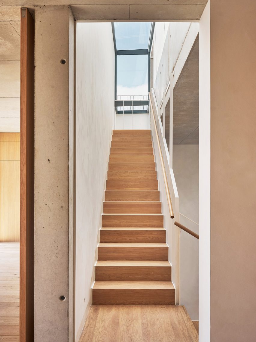 House in Cala Tamarit by Rául Sánchez Architects