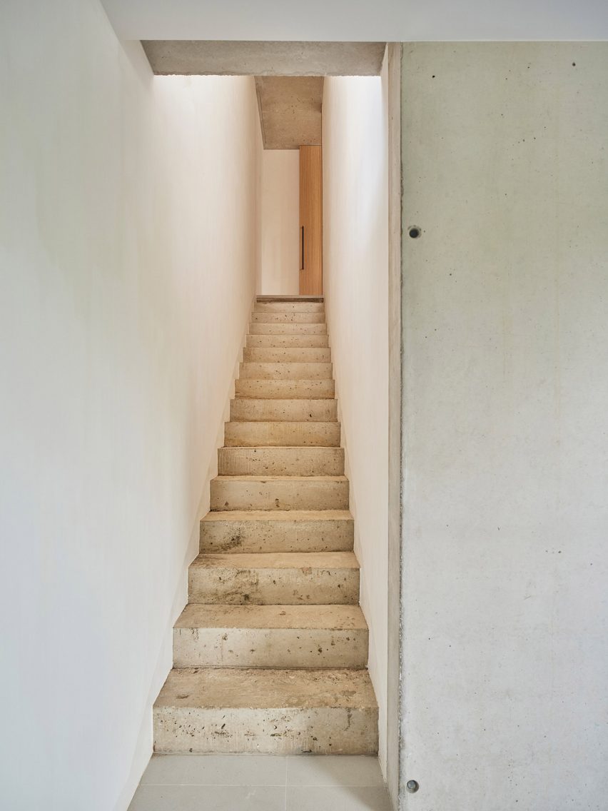 House in Cala Tamarit by Rául Sánchez Architects