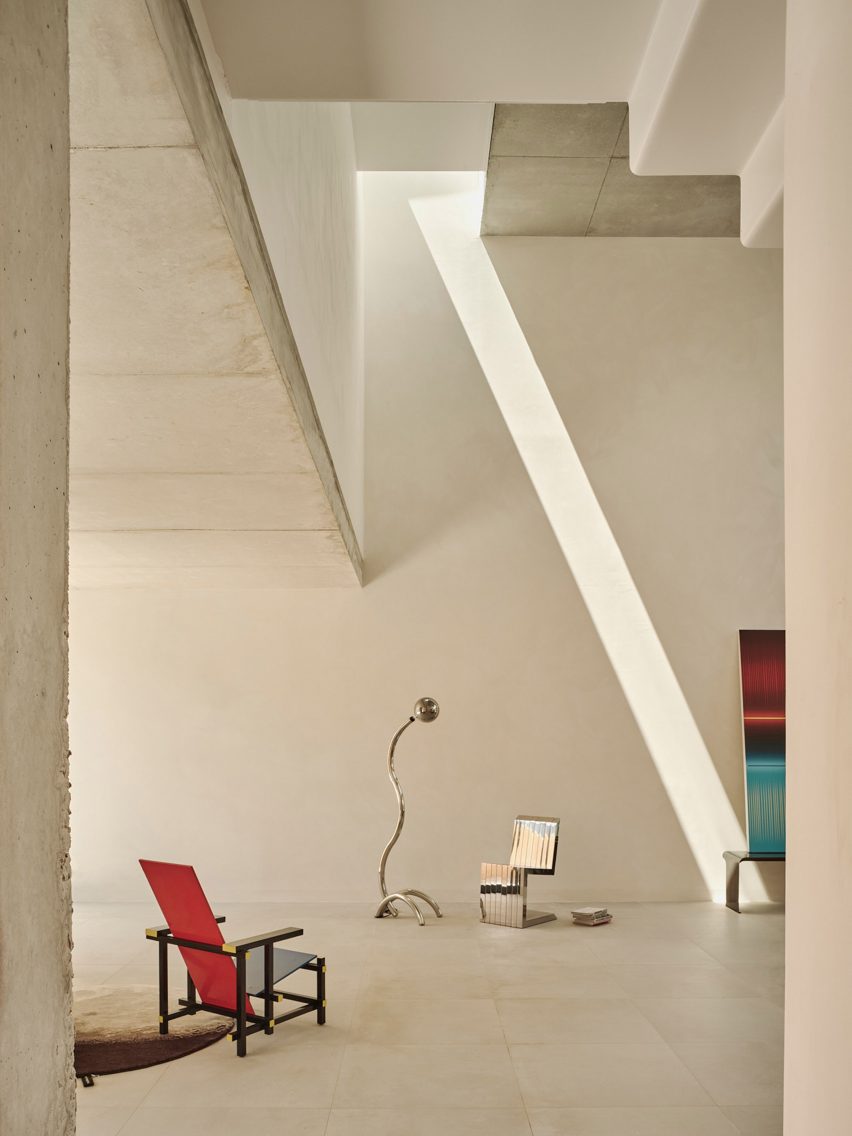 House in Cala Tamarit by Rául Sánchez Architects