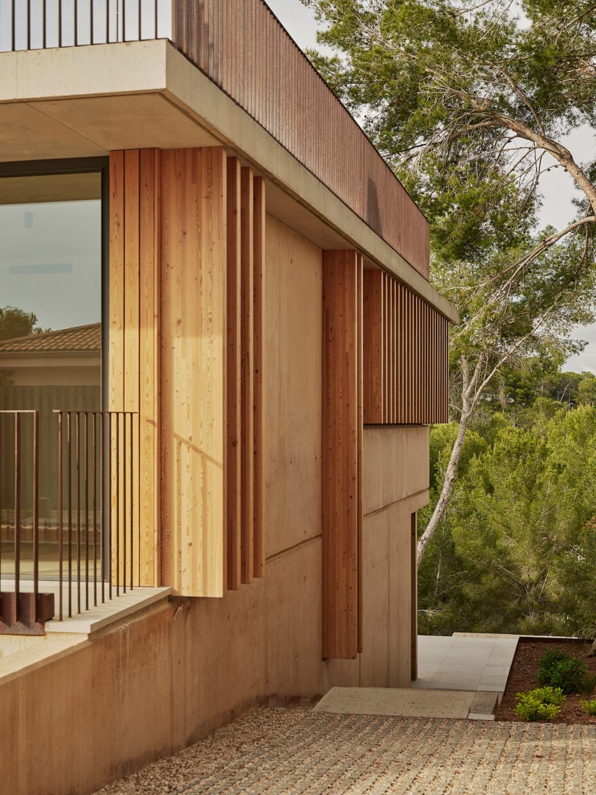 House in Cala Tamarit by Rául Sánchez Architects