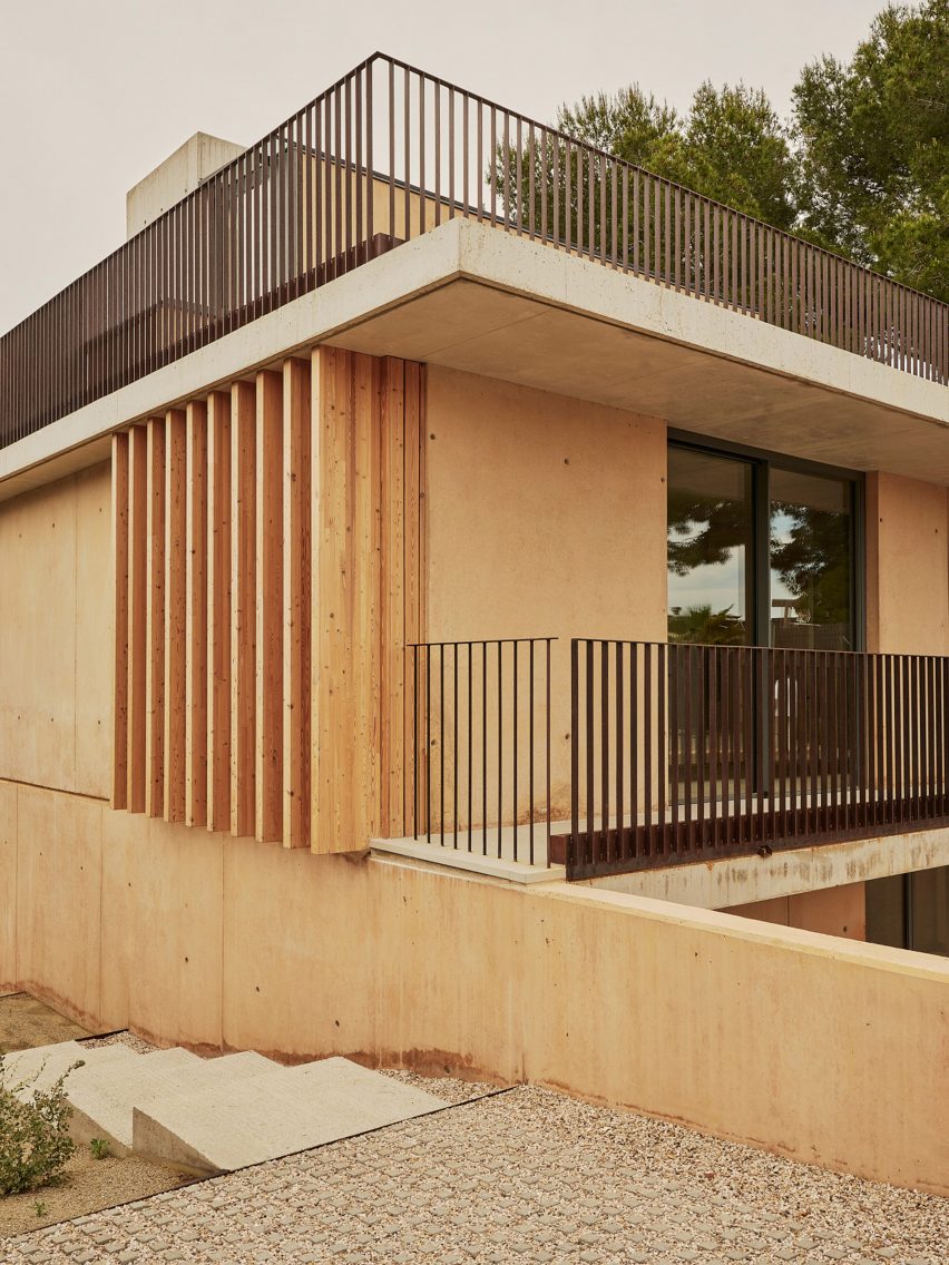 House in Cala Tamarit by Rául Sánchez Architects