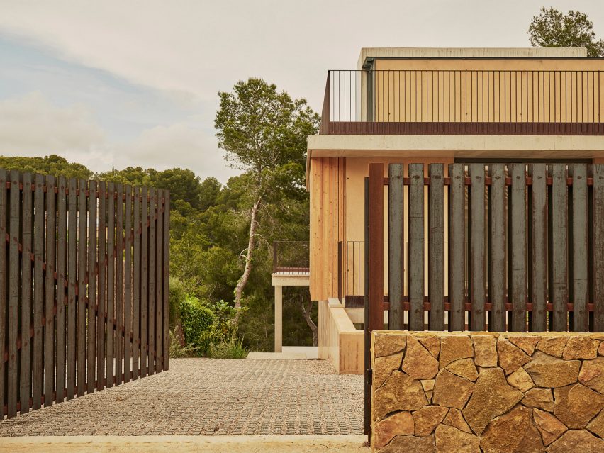 House in Cala Tamarit by Rául Sánchez Architects
