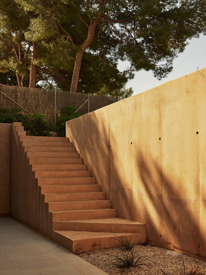 House in Cala Tamarit by Rául Sánchez Architects