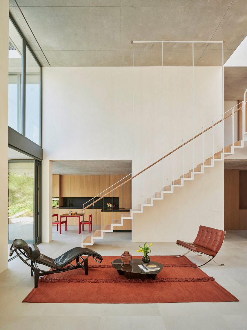 House in Cala Tamarit by Rául Sánchez Architects