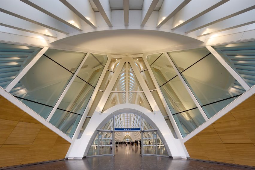 Gare de Mons by Santiago Calatrava