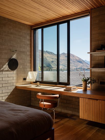 SKI House by Roberts Gray Architects
