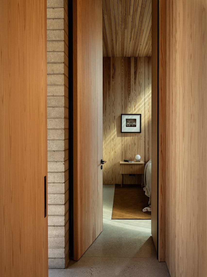 SKI House by Roberts Gray Architects