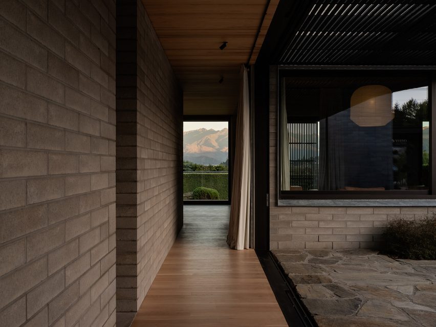 SKI House by Roberts Gray Architects