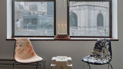 New York exhibition “reimagines the home” using furniture made of biomaterials
