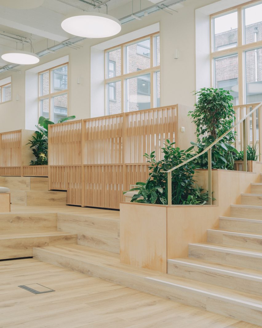 Stairs and multiple levels inside teaching space