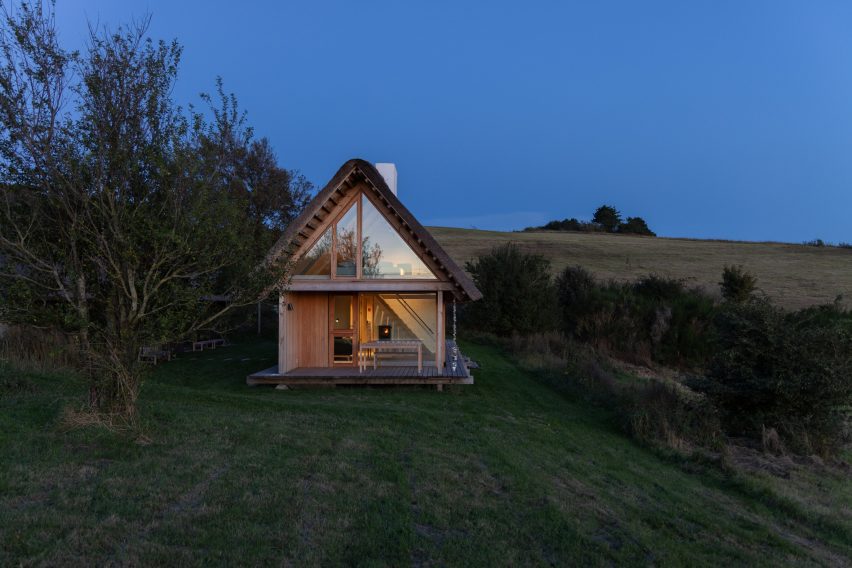 Vejrhøj summerhouse renovation by Studio Marshall Blecher and Jan Henrik Jansen Arkitekter