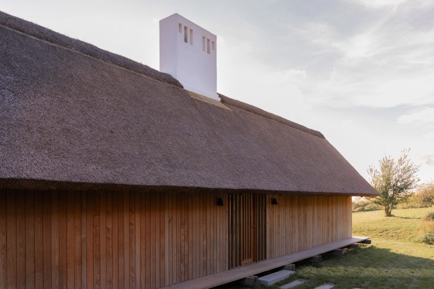Vejrhøj summerhouse renovation by Studio Marshall Blecher and Jan Henrik Jansen Arkitekter