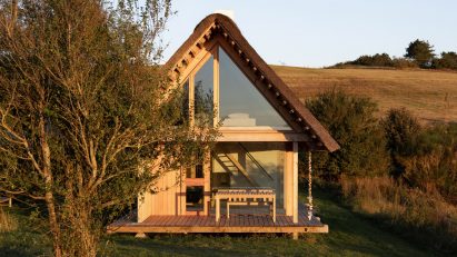 Vejrhøj summerhouse renovation by Studio Marshall Blecher and Jan Henrik Jansen Arkitekter