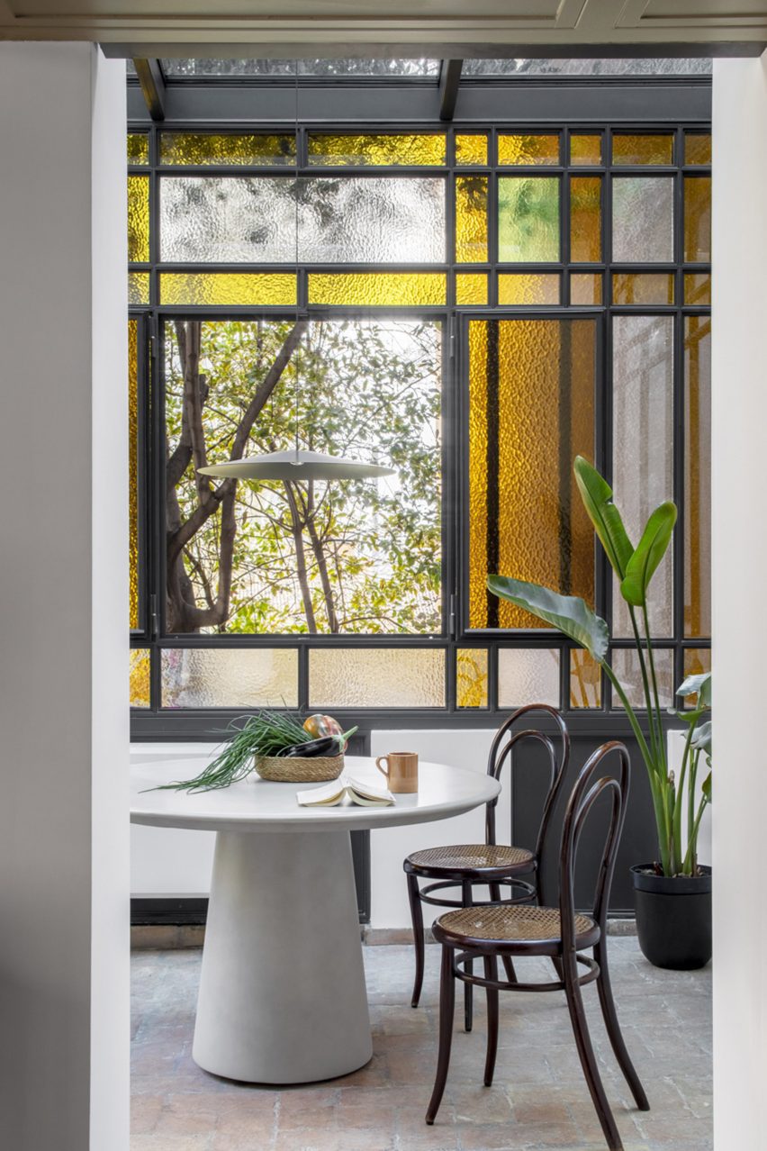 Stained glass window in RA House by StudioTamat