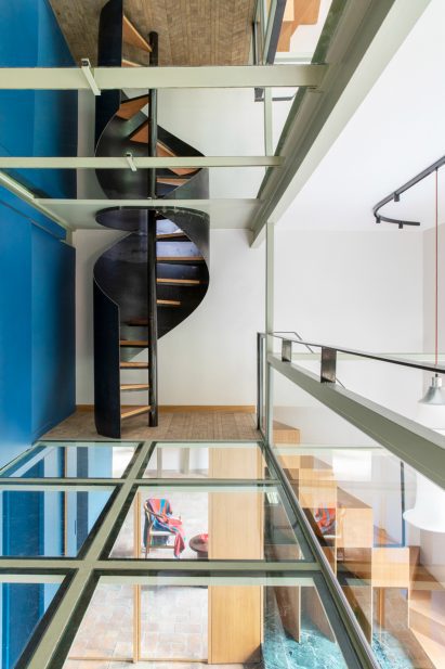 Spiral staircase in RA House by StudioTamat