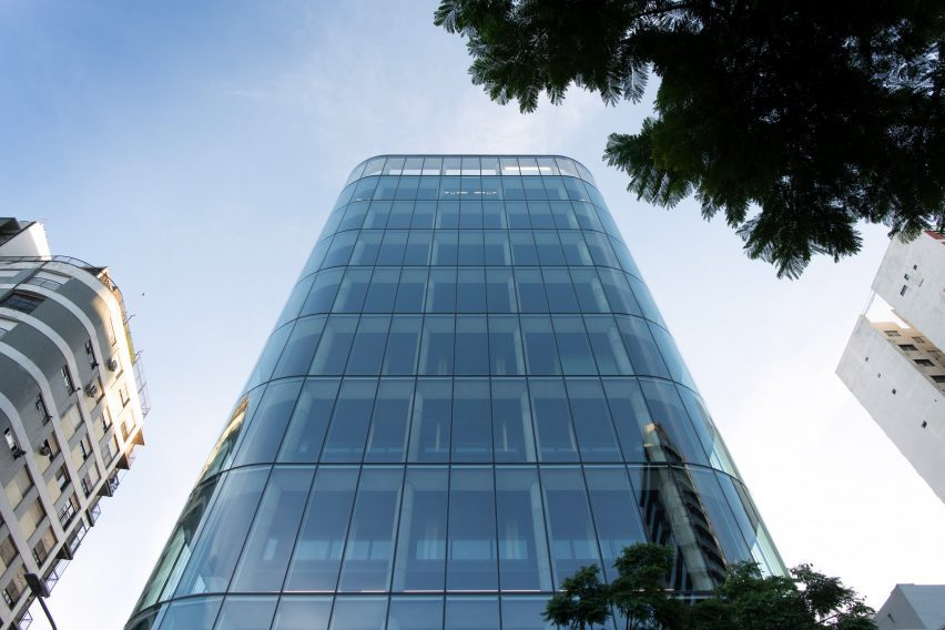 Office tower by Rafael Viñoly Architects in Buenos Aires