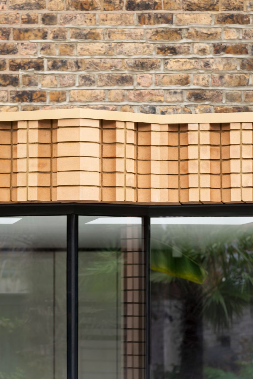 Pale yellow brick extension