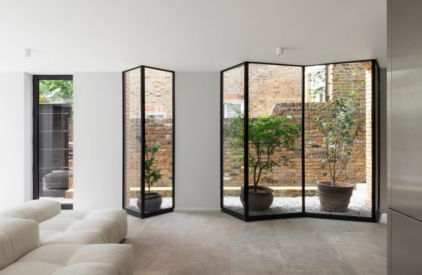 Glazing punctuates wall of extension