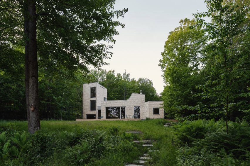 Waterhouse by Oyama and Julia Manaćas Architecte