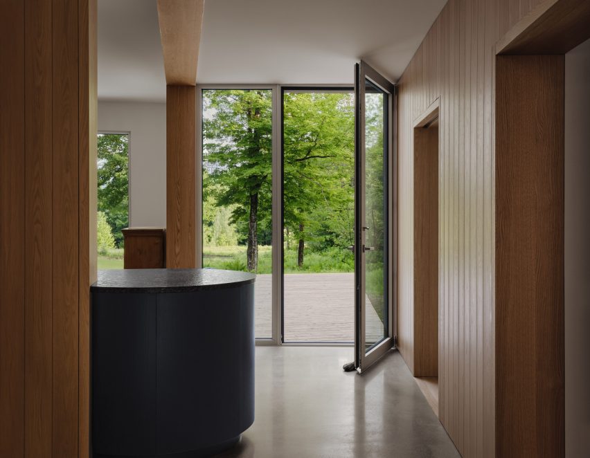 Waterhouse by Oyama and Julia Manaćas Architecte