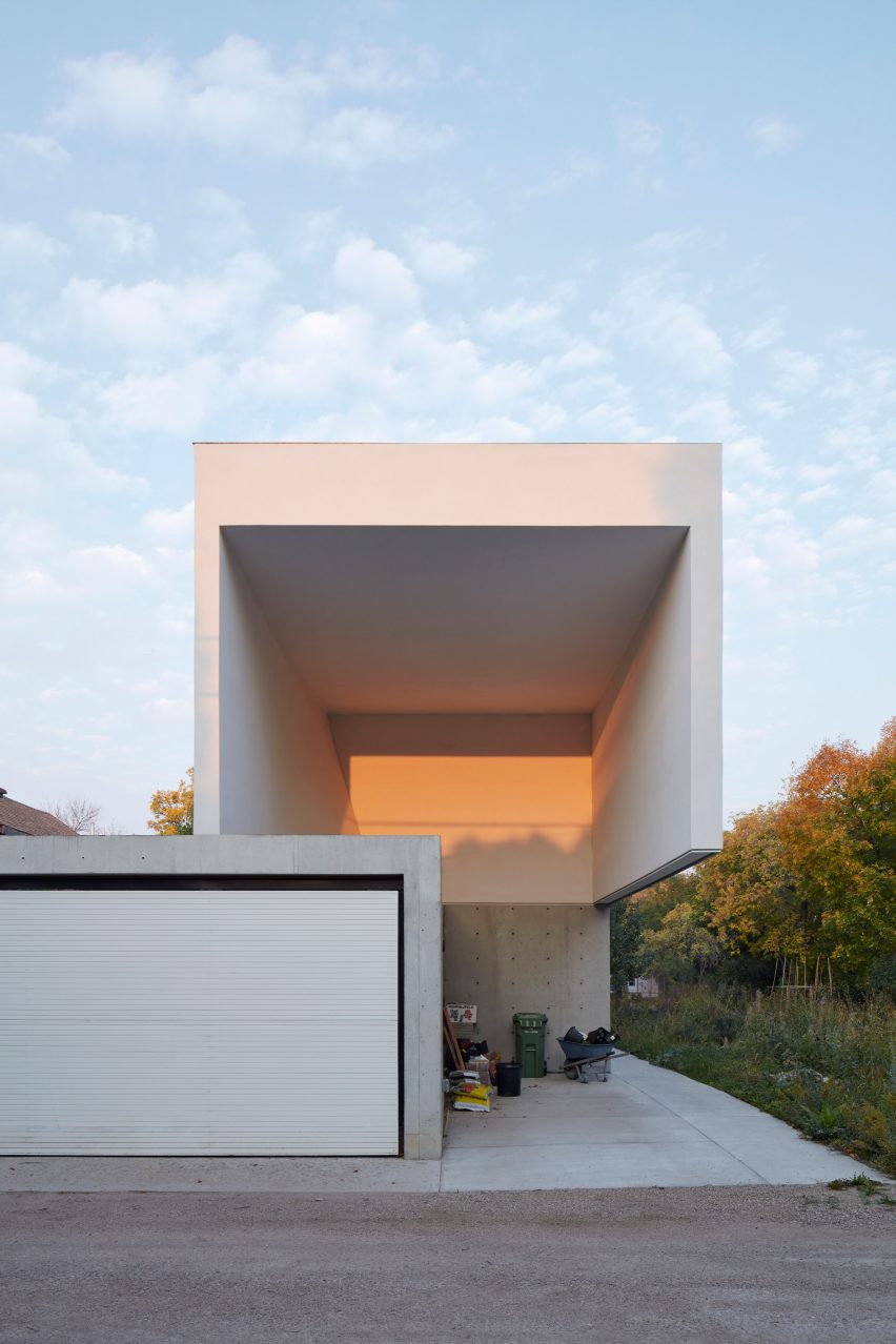 5468796 Architecture