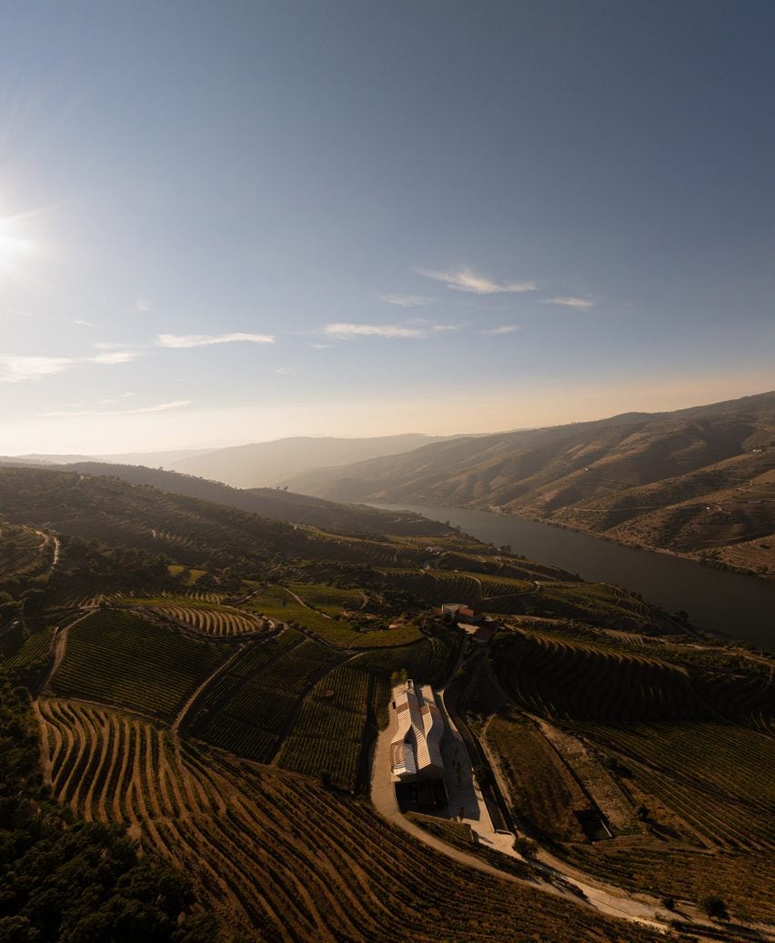 Quinta de Adorigo Winery by Atelier Sérgio Rebelo