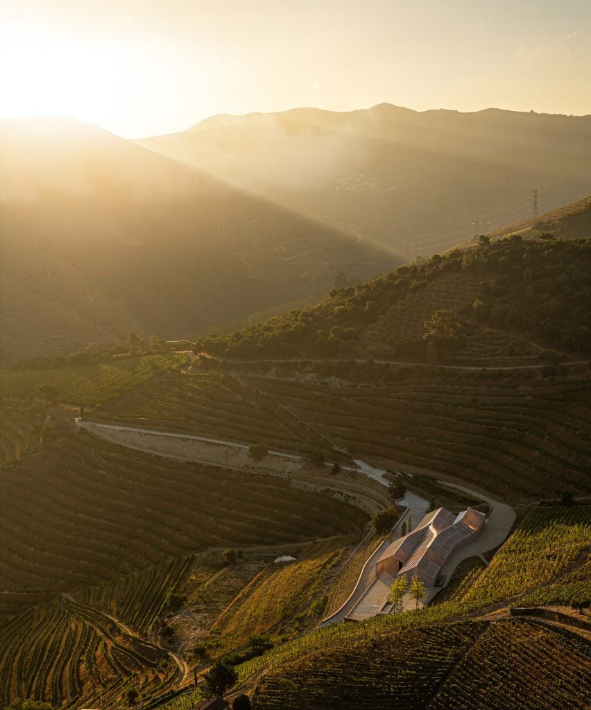 Quinta de Adorigo Winery by Atelier Sérgio Rebelo