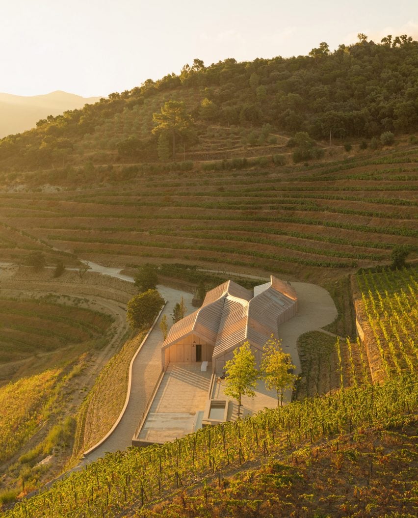 Quinta de Adorigo Winery by Atelier Sérgio Rebelo