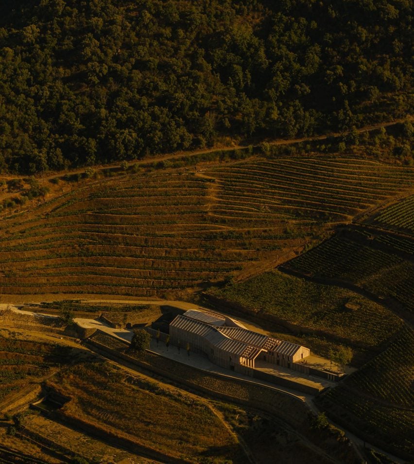 Quinta de Adorigo Winery by Atelier Sérgio Rebelo